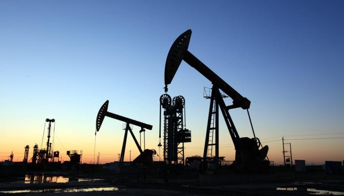 النفط يصعد رغم احتمالات سحب الصين من مخزوناتها الاستراتيجية