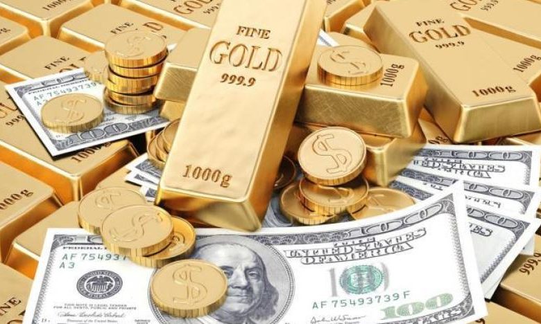 الذهب يرتفع بتعاملات متقلبة مع تراجع الدولار