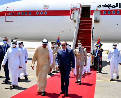 الرئيس السيسي يناقش والشيخ محمد بن زايد في العلمين القضايا الدولية والإقليمية ومسارات التعاون الثنائي